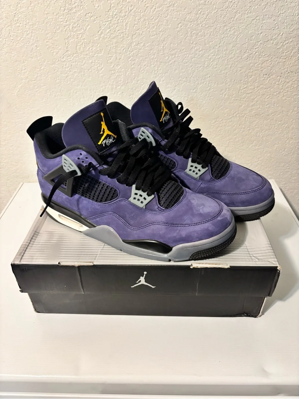 Jordan 4 Retro “Lakers” in purple suede. Worn 2x